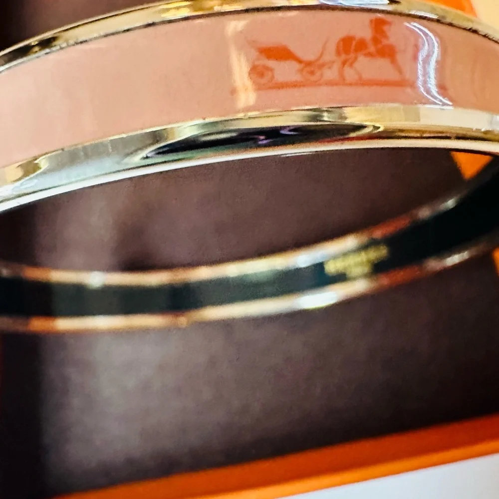 #121 Authentic Hermes Enamel Narrow Pink Bangle. - Picture 3 of 7